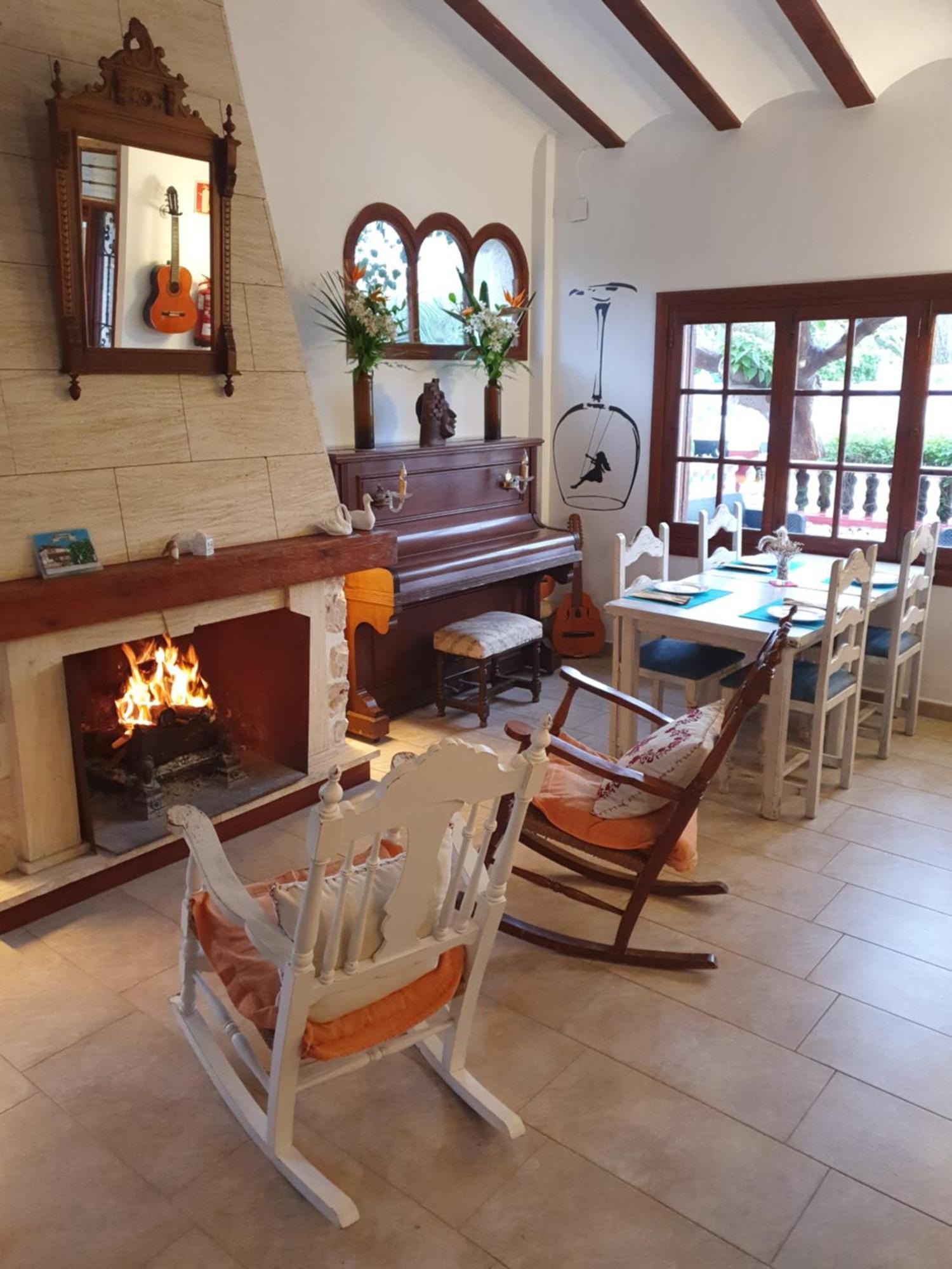 Hostal Mi Campana Denia Bagian luar foto
