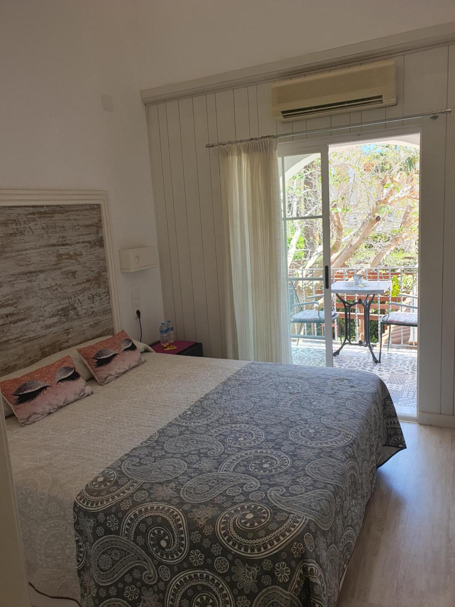 Hostal Mi Campana Denia Bagian luar foto