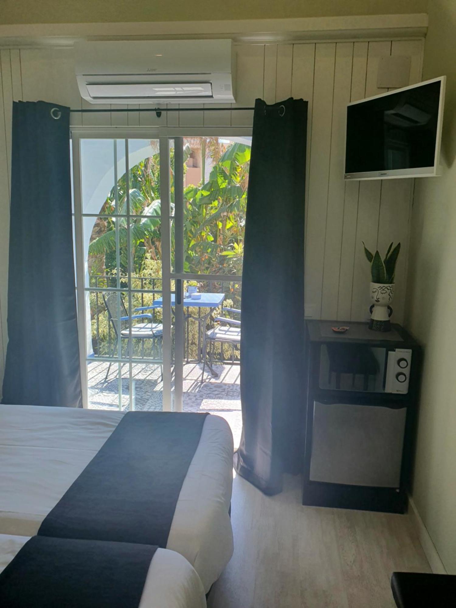 Hostal Mi Campana Denia Bagian luar foto